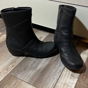 MERRELL LEATHER BOOTIES 5.5